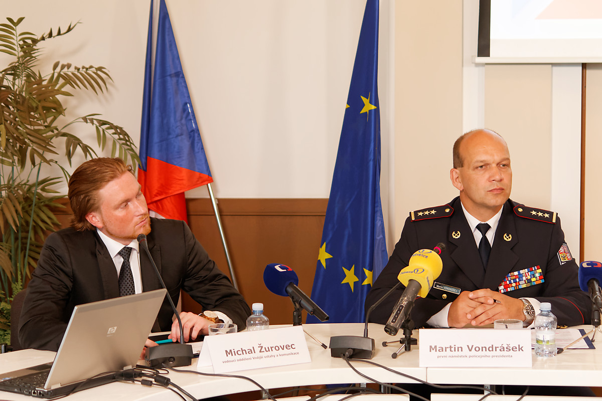 Michal Žurovec, tiskový mluvčí Ministerstva financí a Martin Vondrášek, první náměstek policejního prezidenta, 30.6.2016