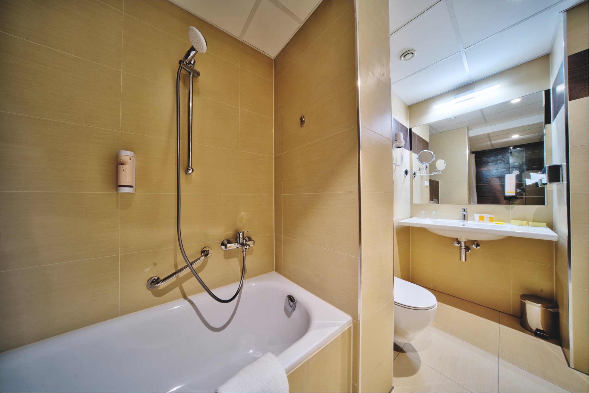 Hotel Thermal - modernizace hotelového komplexu - Hnědá koupelna