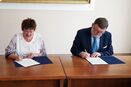 Ministr financí Zbyněk Stanjura a ředitelka Masarykova ústavu vyšších studií ČVUT Vladimíra Dvořáková