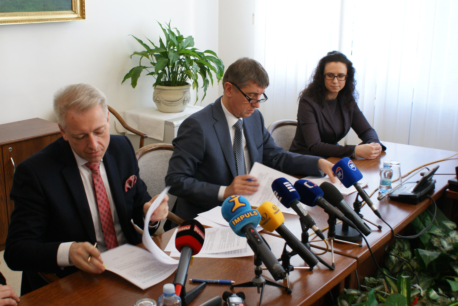 První místopředseda vlády a ministr financí Andrej Babiš a ministr vnitra Milan Chovanec, 11.4.2014